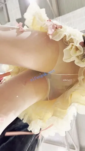 【永久专享】【KFC】身材超极品萝莉·腿控最爱·蝴蝶白丝腿劈M字露出白内【1V】【785M】