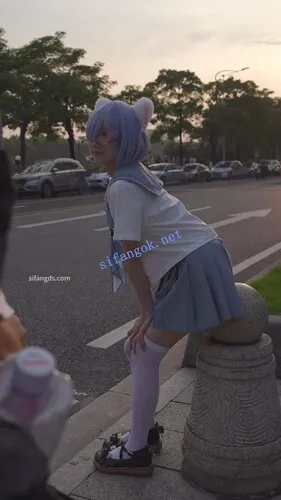 【永久专享】【xxn-344】制服jk蕾姆小姐姐..多次镜头前弯腰透心凉CD【1V】【700M】