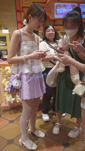 【永久专享】(BC-AA-609)泰国小姐姐来旅游..无打底百褶裙白丝网袜前后CD【1V】【623M】