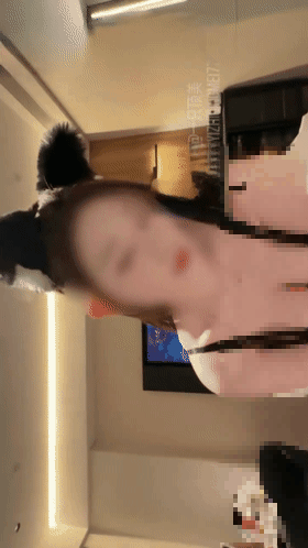 【重磅】推特顶级反差女神【一只顶美】高价付费群超极品02【10V】【2.39G】