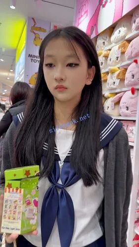 【永久专享】【KFC】JK制服学生妹逛街·化了浓妆却闷闷不乐·白内前后CD【1V】【238M】