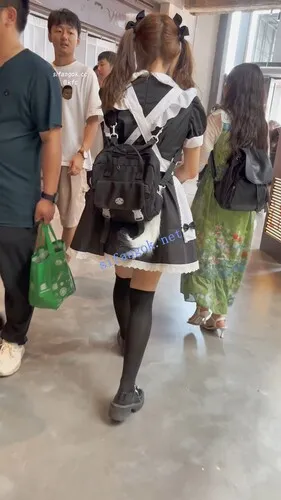 【永久专享】【KFC】双马尾女仆装学生妹和妈妈逛街·过膝黑丝白内前后CD【1V】【1.08G】