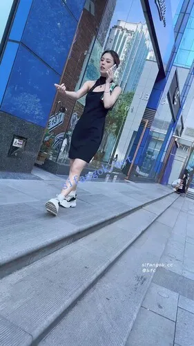 【永久专享】【KFC】服装店店员持续CD第三部。中午下班和男友打电话被CD【1V】【241M】