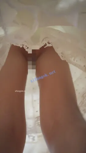 【永久专享】【xxn-340】白色lo裙小学妹..展台看表演被CD窄内侧面露毛【1V】【353M】