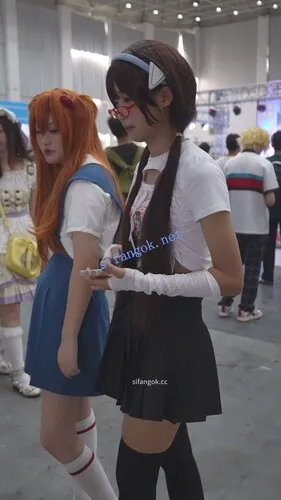 【永久专享】【xxn-337】超短百褶裙双马尾小姐姐..跟拍花纹内坐下走光【1V】【741M】