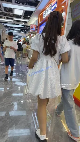 【永久专享】【KFC】长裙眼镜学生妹和闺蜜逛街·淡蓝色内内前后CD【1V】【720M】