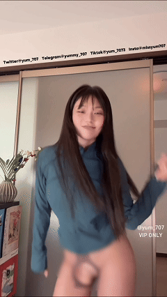 推特裸舞小美女 玉米yum_707 裸舞开档丝和紧身衣绝配9月新上【2V】【734M】