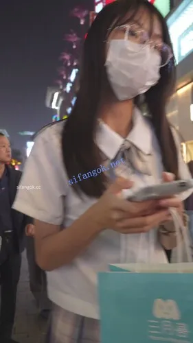 【永久专享】(BC-AA-620)制服jk小学妹逛街买刮刮乐..透心凉CD粉内夹出13缝【1V】【321M】