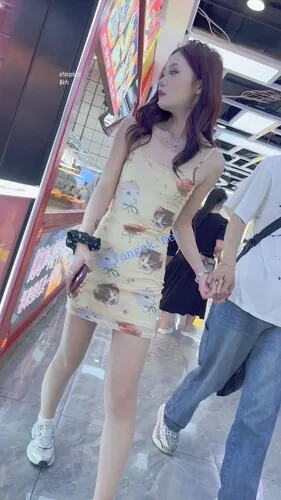 【永久专享】【KFC】极品靓女和男友撒娇·吊带包臀裙·白内穿在肉丝外够骚【1V】【536M】