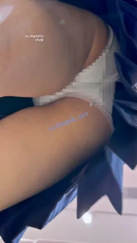 【永久专享】【KFC】JK制服学生妹逛街·化了浓妆却闷闷不乐·白内前后CD【1V】【238M】