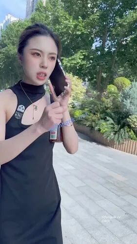 【永久专享】【KFC】服装店店员持续CD第三部。中午下班和男友打电话被CD【1V】【241M】