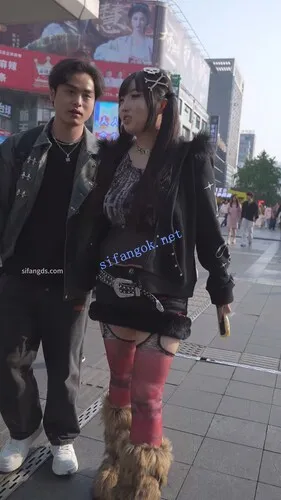 【永久专享】(BC-AA-603)精神小妹冬天超短裙豹纹丝袜..情趣开裆内露屁股缝【1V】【655M】