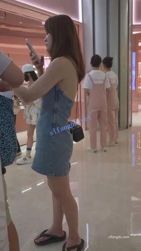 【永久专享】(BC-AA-602)少妇的内裤就是骚..露背牛仔裙少妇两侧露毛连一起【1V】【447M】