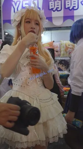 【永久专享】【xxn-341】金发公主裙美女..超薄透明肉丝..蕾丝内夹进屁股缝【1V】【934M】